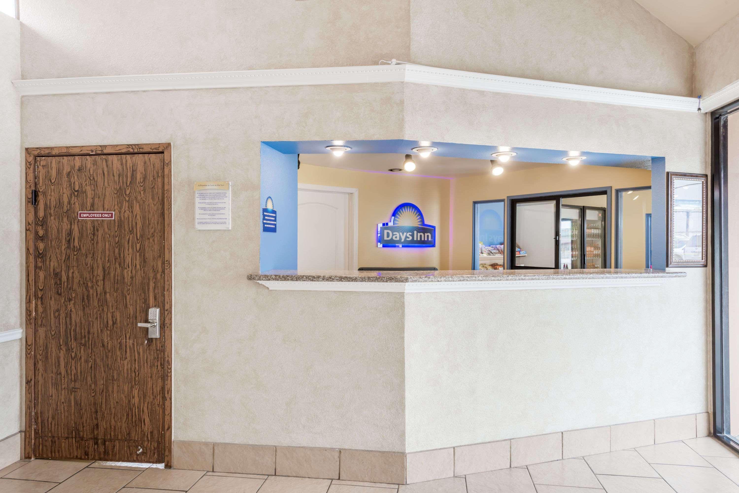 Days Inn By Wyndham San Antonio Splashtown/Att Center Εξωτερικό φωτογραφία