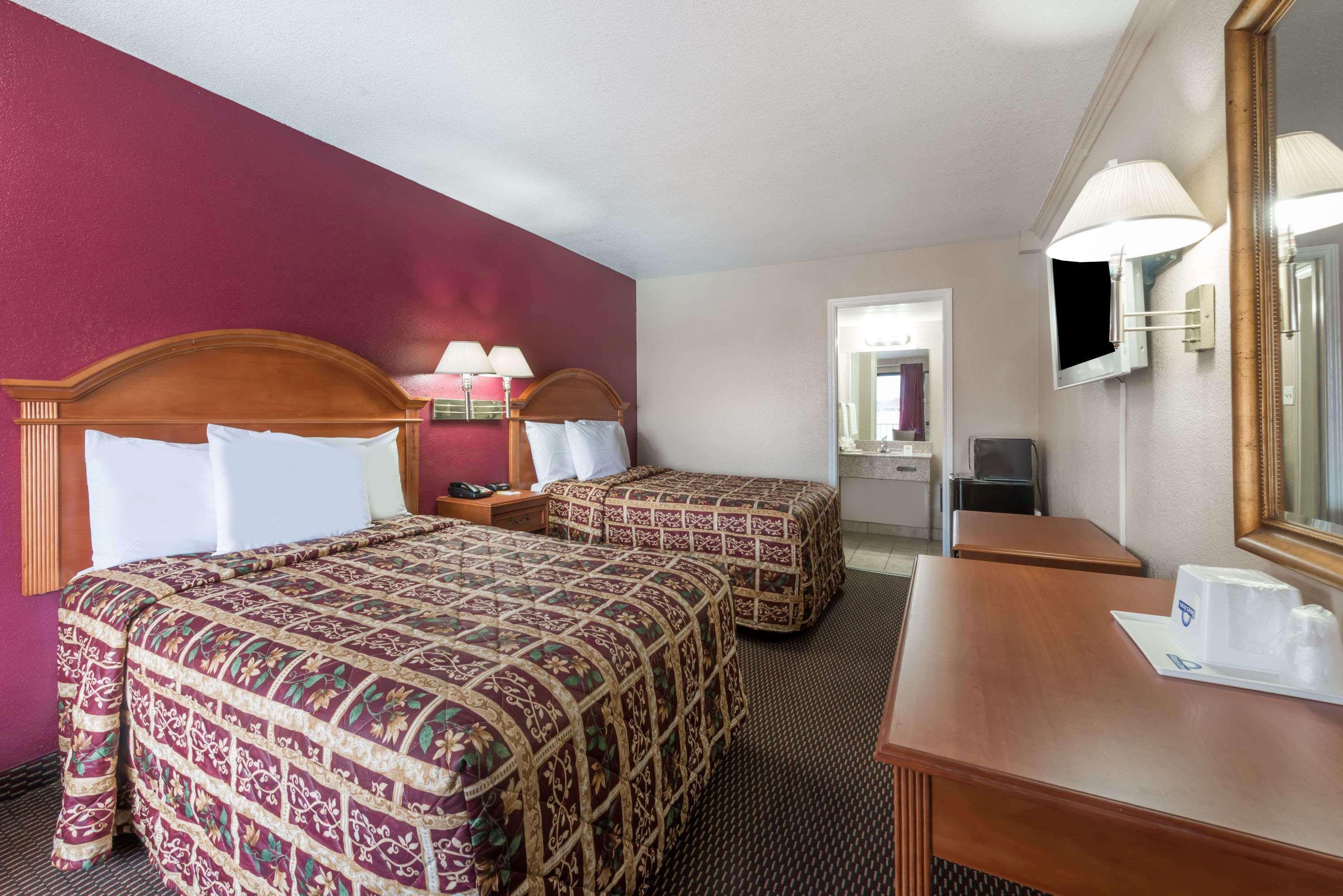 Days Inn By Wyndham San Antonio Splashtown/Att Center Εξωτερικό φωτογραφία