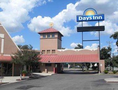 Days Inn By Wyndham San Antonio Splashtown/Att Center Εξωτερικό φωτογραφία
